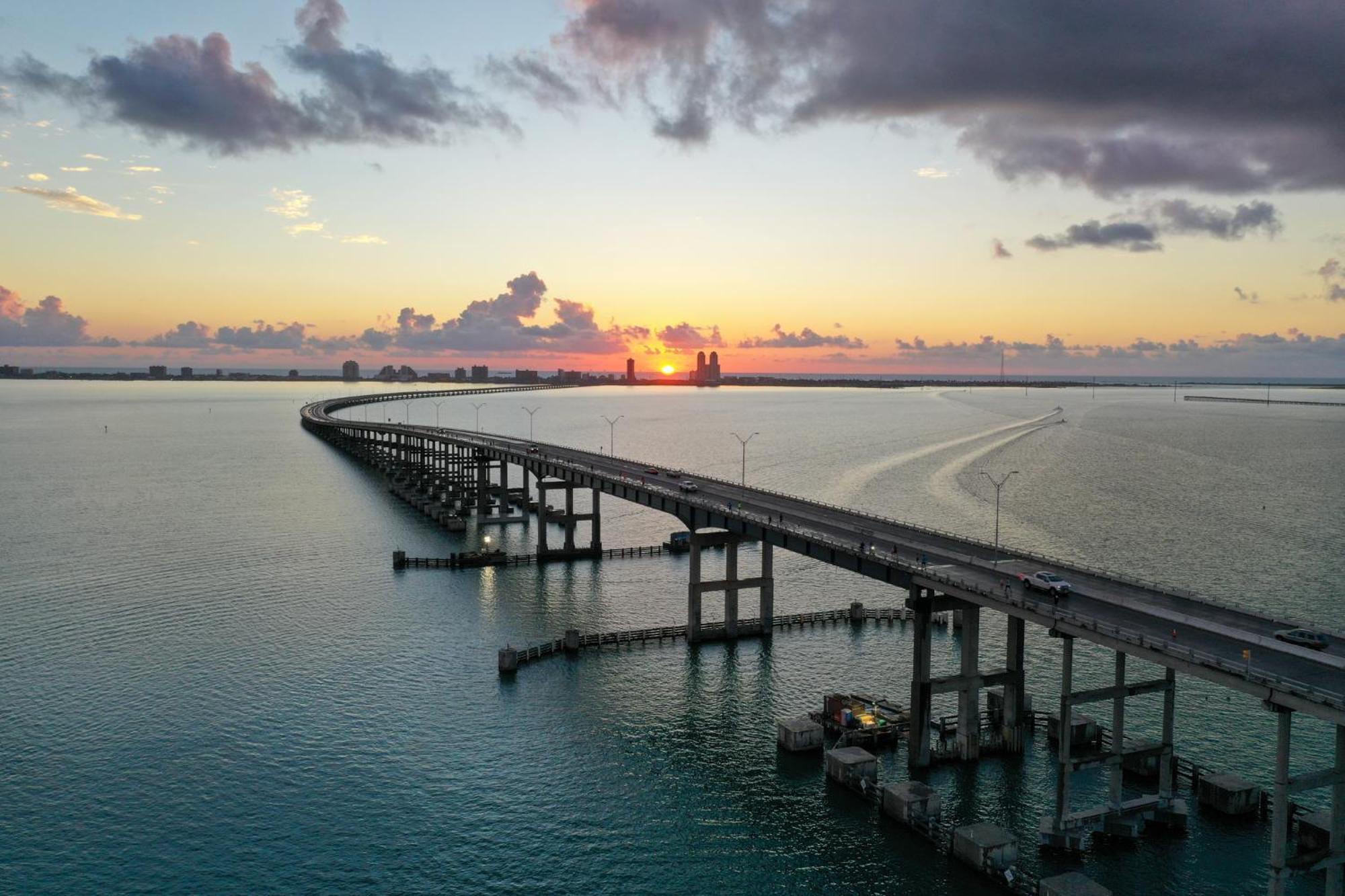 Holiday Inn Resort South Padre Island-Beach Front By Ihg Buitenkant foto